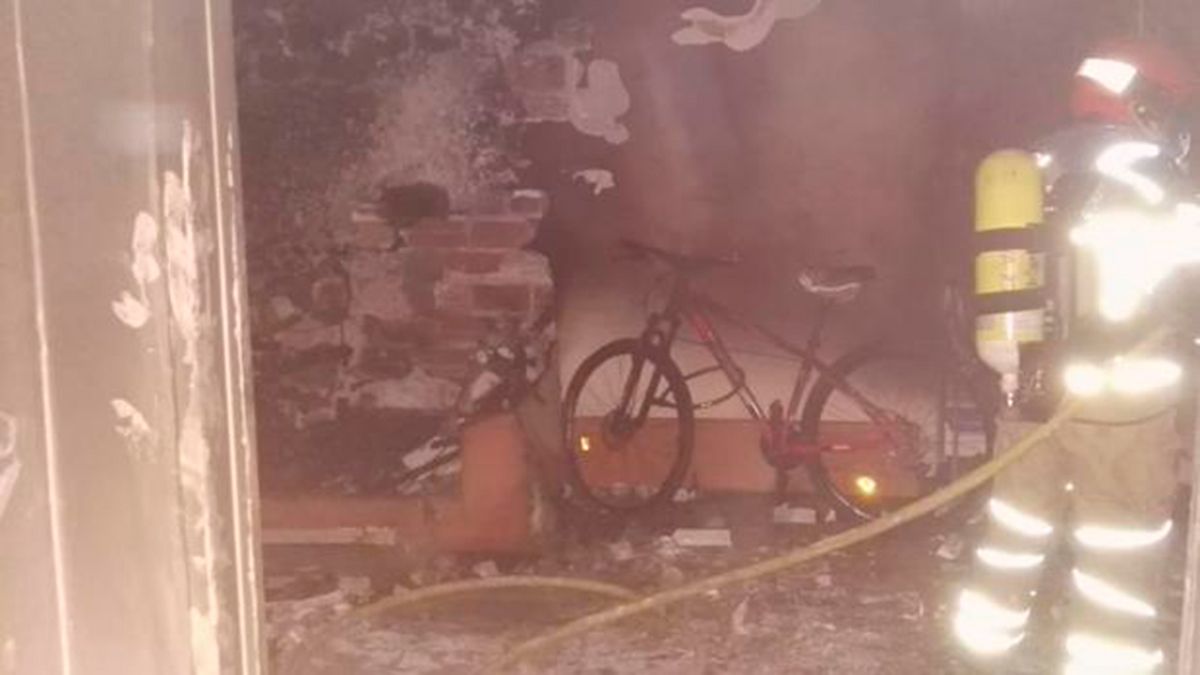 Imagen tomada por los Bomberos de Valladolid en el inmueble donde se produjo el incendio.