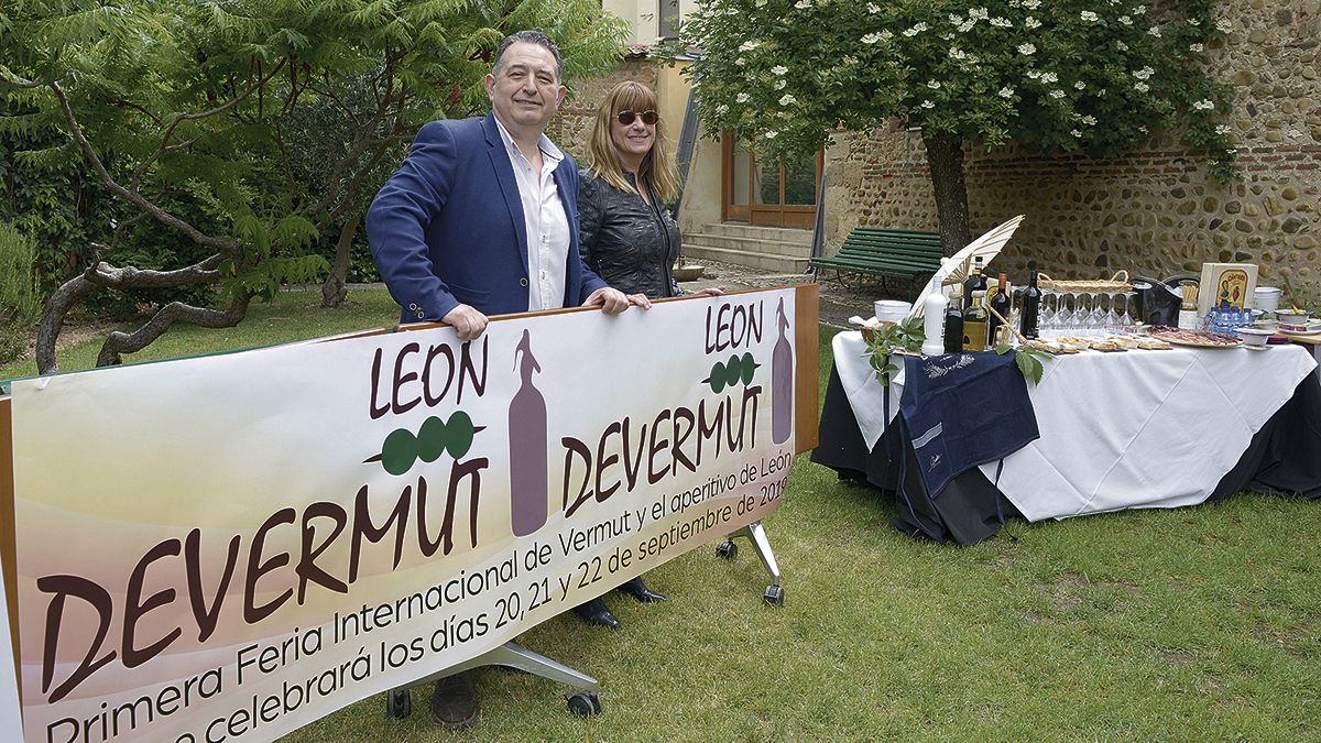 Marta Taboada y Javier Carlón en la presentación del evento gastronómico. | MAURICIO PEÑA Marta Taboada y Javier Carlón en la presentación del evento gastronómico. | MAURICIO PEÑA