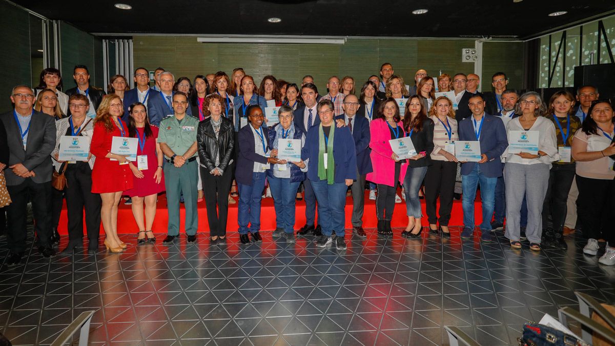 Suárez-Quiñones presidió la entrega de trofeos a los representantes de los 24 centros de Castilla y León. | L.N.C. Suárez-Quiñones presidió la entrega de trofeos a los representantes de los 24 centros de Castilla y León. | L.N.C.