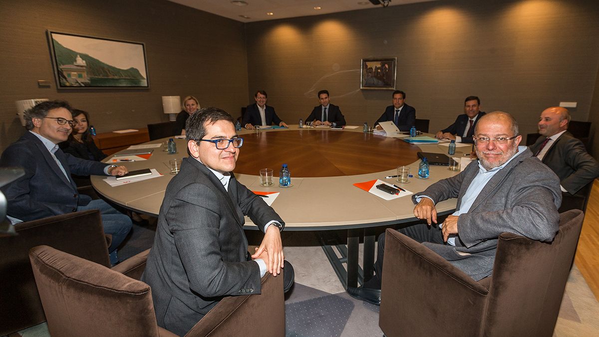 Imagen de la reunión mantenida entre PP y Ciudadanos el pasado miércoles. | ICAL