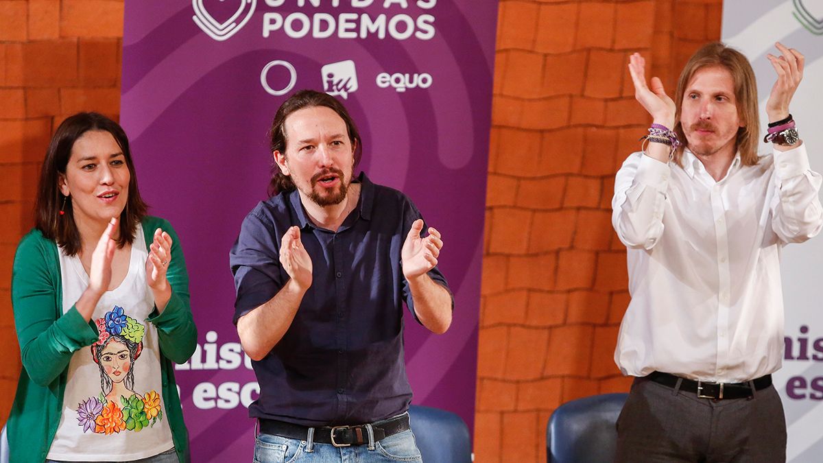 Ana Marcello y Pablo Fernández con Pablo Iglesias durante su mitin en León antes de las elecciones generales de este año. | ICAL