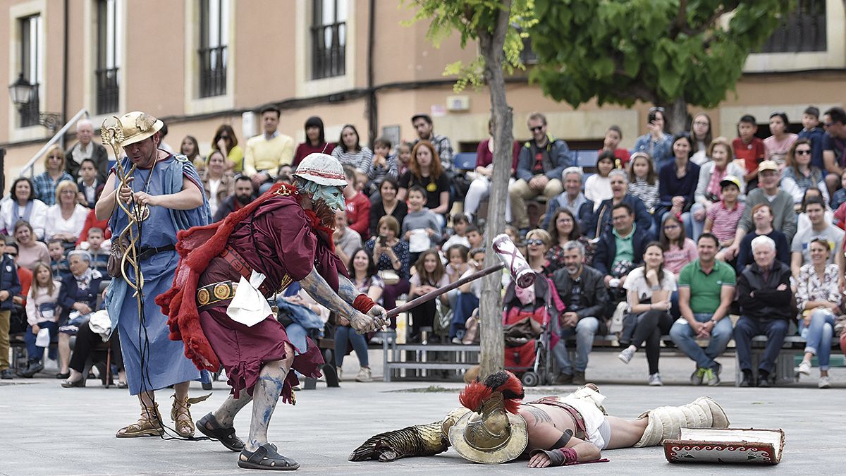 Recreaciones históricas este sábado en el centro de León. | SAÚL ARÉN