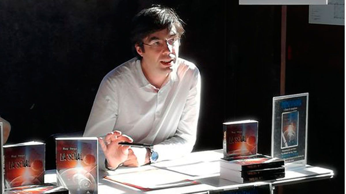 Ruy Vega, escritor berciano autor de ‘Herederos del Universo.