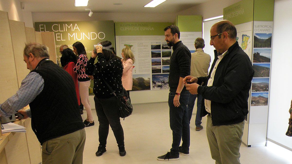 Momento de la jornada de puertas abiertas en el Centro del Clima. | E. NIÑO