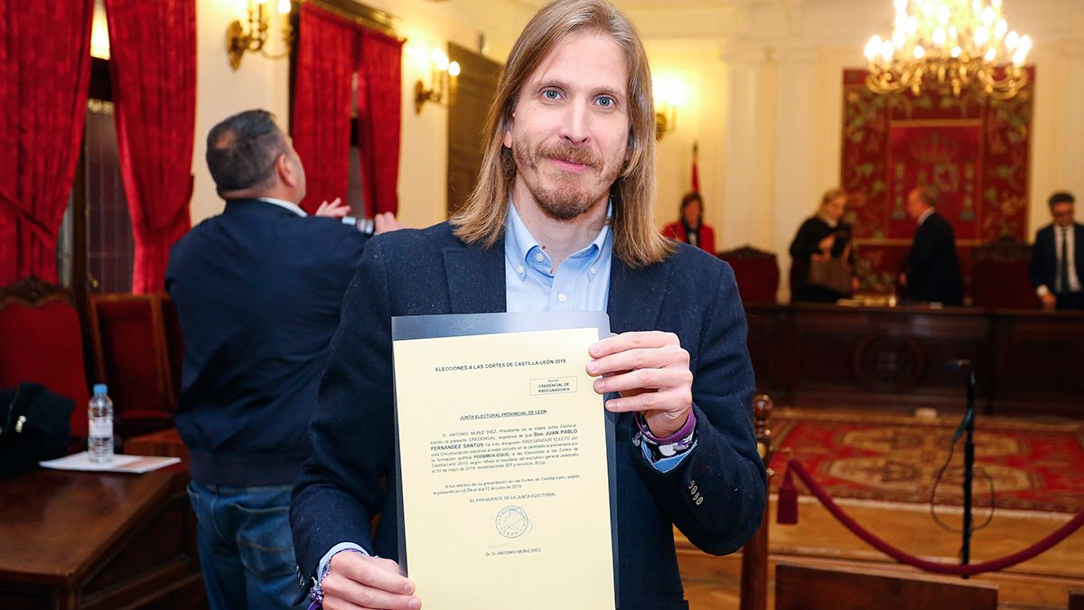 El secretario general de Podemos en Castilla y León, Pablo Fernández, asiste al acto de recogida de credenciales como procurador en las Cortes. | CARLOS S. CAMPILLO (ICAL)