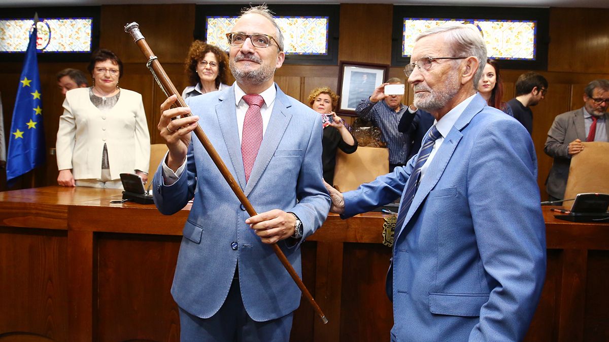 El socialista ha contado con el apoyo de Podemos y Coalición por el Bierzo. | ICAL