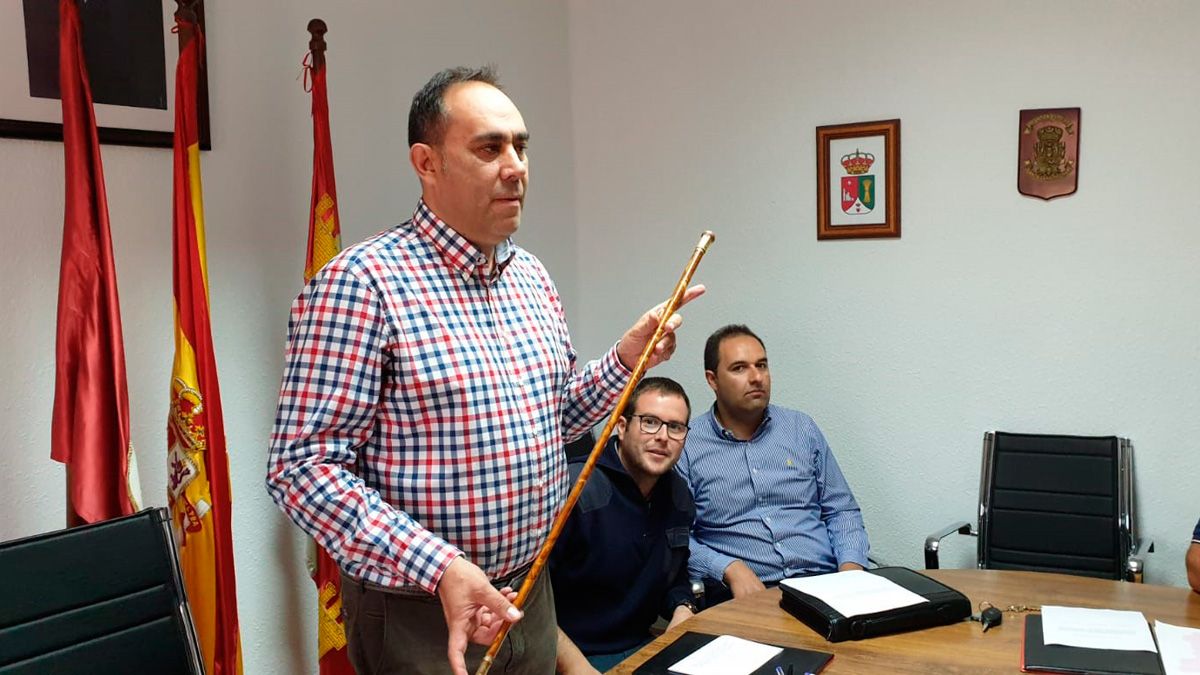 Valentín Martínez Redondo ha sido elegido de nuevo como alcalde. | L.N.C. Valentín Martínez Redondo ha sido elegido de nuevo como alcalde. | L.N.C.