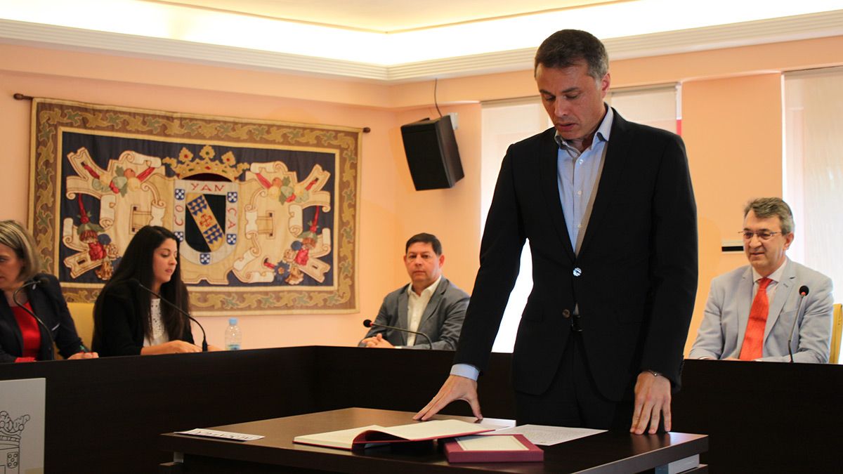 Juan Pablo Regadera en un momento de la toma de posesión. | T.G.