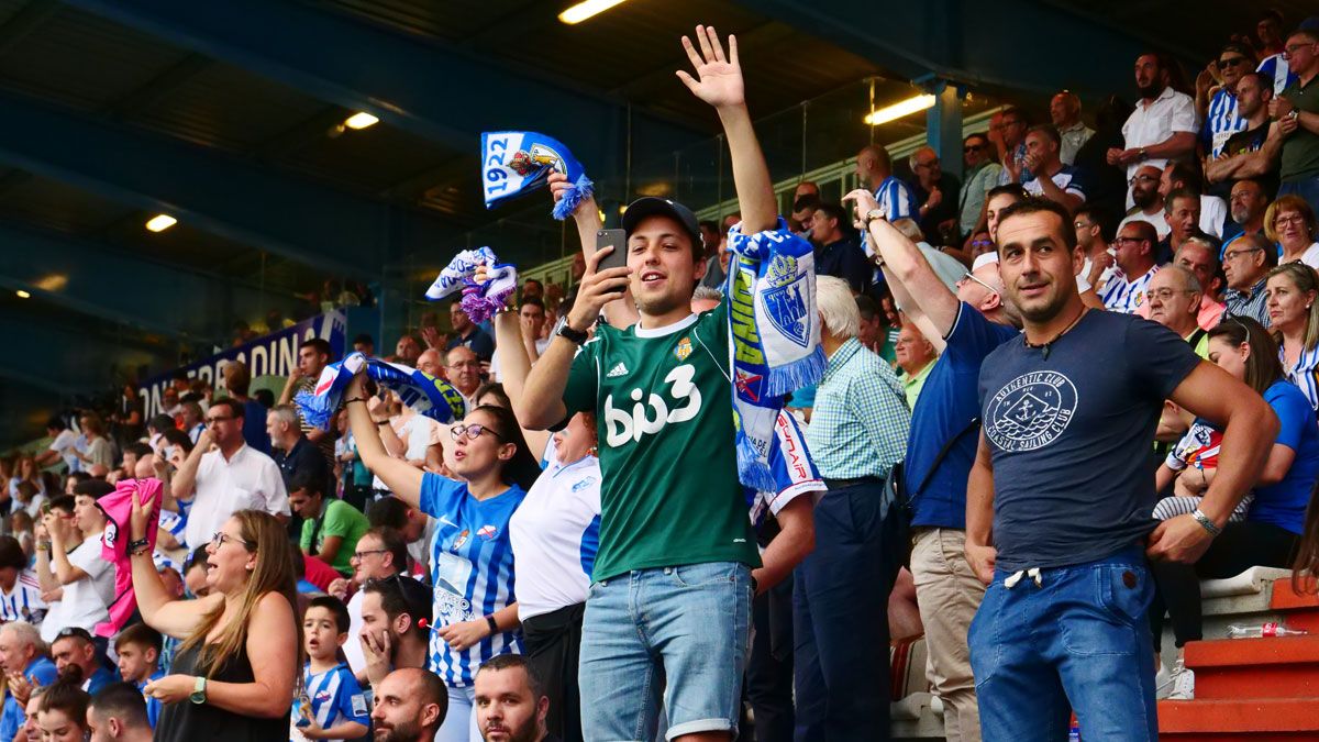 Aficionados de la Deportiva celebran un triunfo esta temporada. | FRANCISCO L. POZO