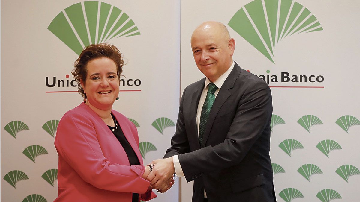 Arancha Jiménez y Fernando Ríos renovaron el convenio. Arancha Jiménez y Fernando Ríos renovaron el convenio.