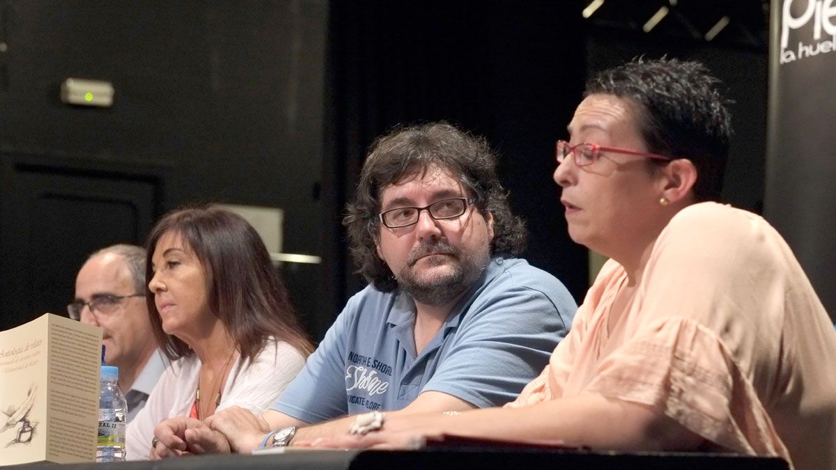 Manuel Cuenya compartiendo presentación literaria con otros autores. | DANIEL MARTÍN