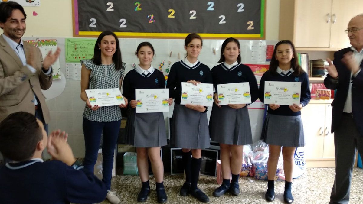 Las alumnas recibieron su premio de los organizadores, la EFCL  | L.N.C