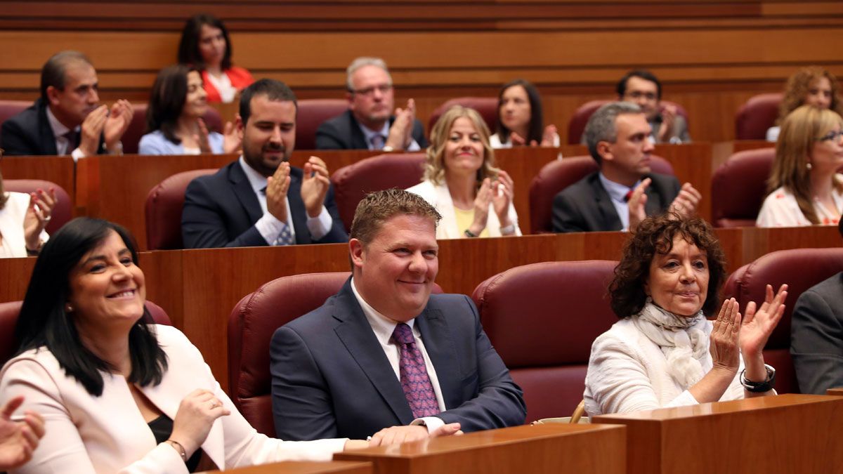 Óscar Álvarez, tras ser elegido secretario segundo de las Cortes de Castilla y León. | RUBÉN CACHO (ICAL) Óscar Álvarez, tras ser elegido secretario segundo de las Cortes de Castilla y León. | RUBÉN CACHO (ICAL)