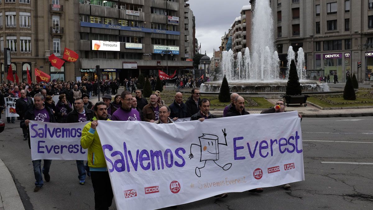 Imagen de archivo de una de las manifestaciones de los trabajadores de Everest. | DANIEL MARTÍN