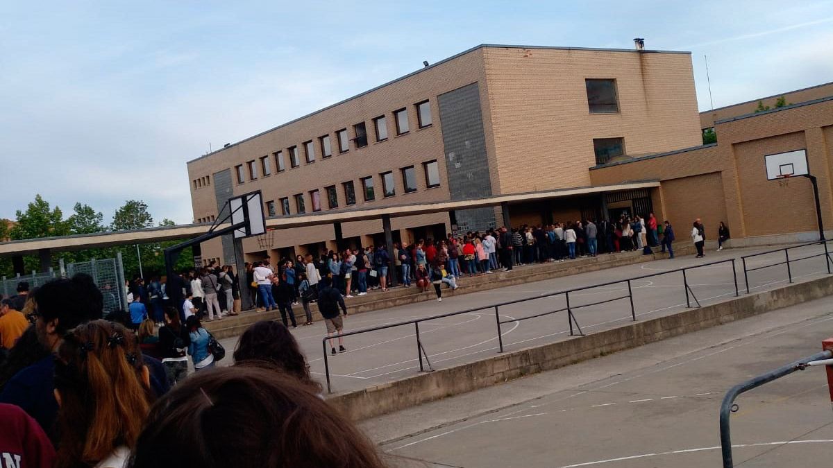 Decenas de opositores en uno de los institutos con tribunales de la capital leonesa. | L.N.C.