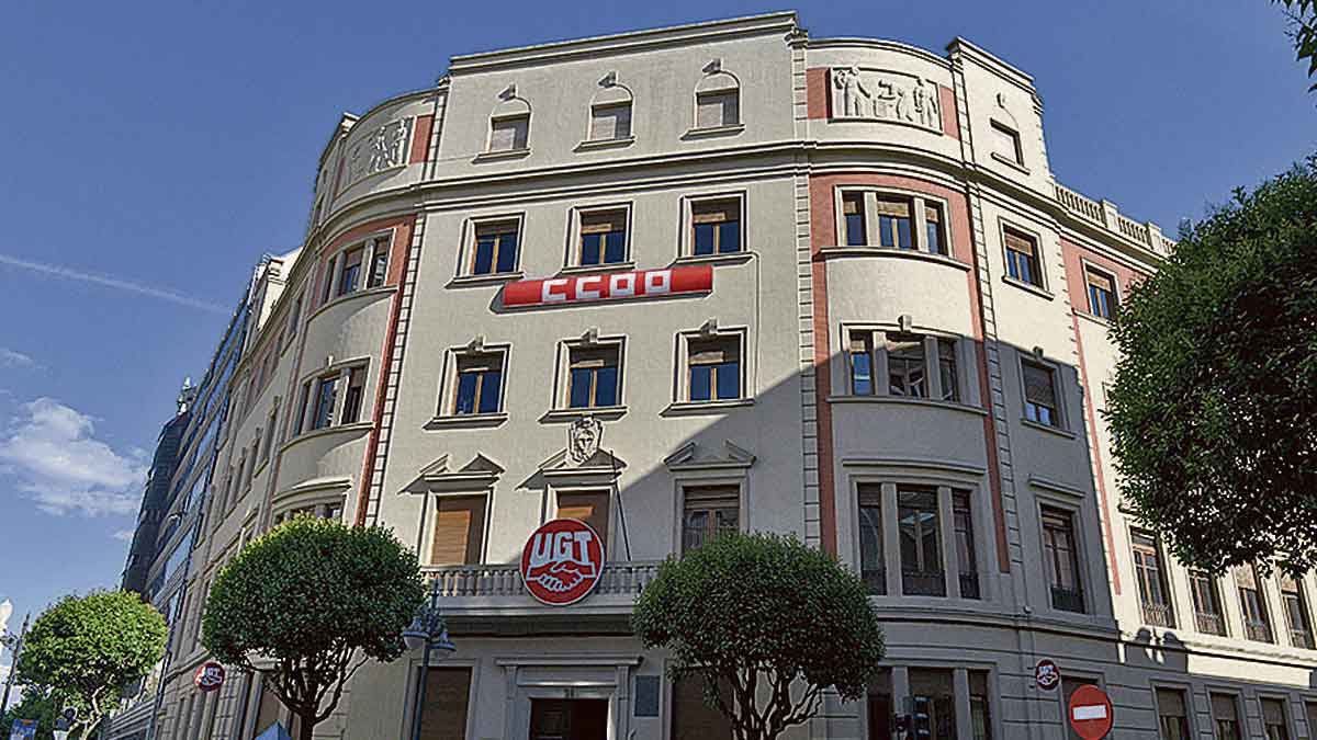 La sede leonesa del sindicato UGT en Gran vía de San Marcos. | MAURICIO PEÑA