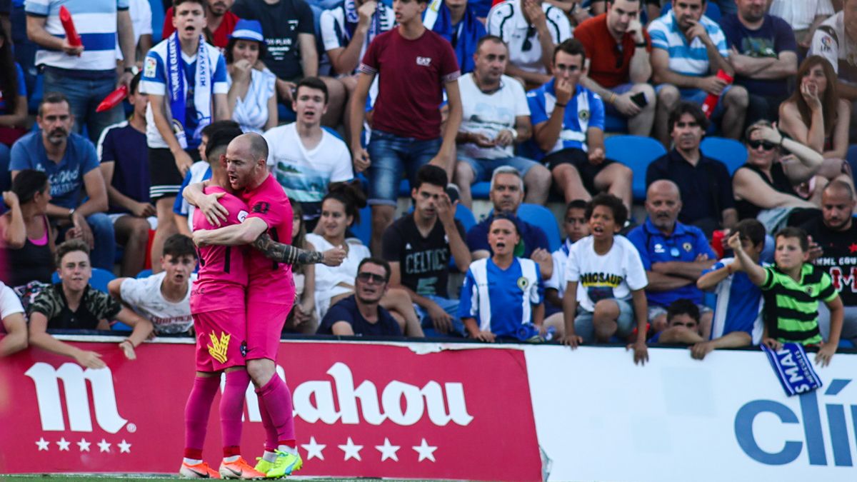 Isi celebra uno de los dos goles que marcó el pasado domingo en el Rico Pérez al Hércules. | LOF