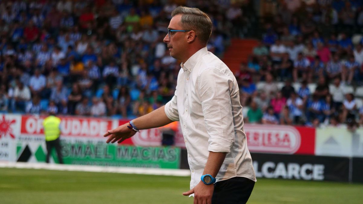 El entrenador de la Deportiva, Jon Pérez Bolo. | FRANCISCO L. POZO