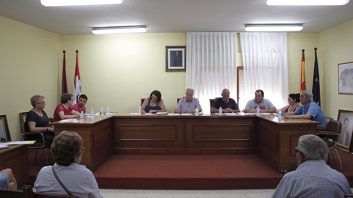 Pleno de organización de la nueva corporación municipal de Valderas. | T.G.