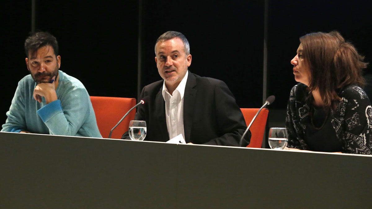 El director del Museo de Arte Contemporáneo de Castilla y León (MUSAC), Manuel Olveira, presenta el programa cultural y educativo para el verano. | CARLOS S. CAMPILLO (ICAL)