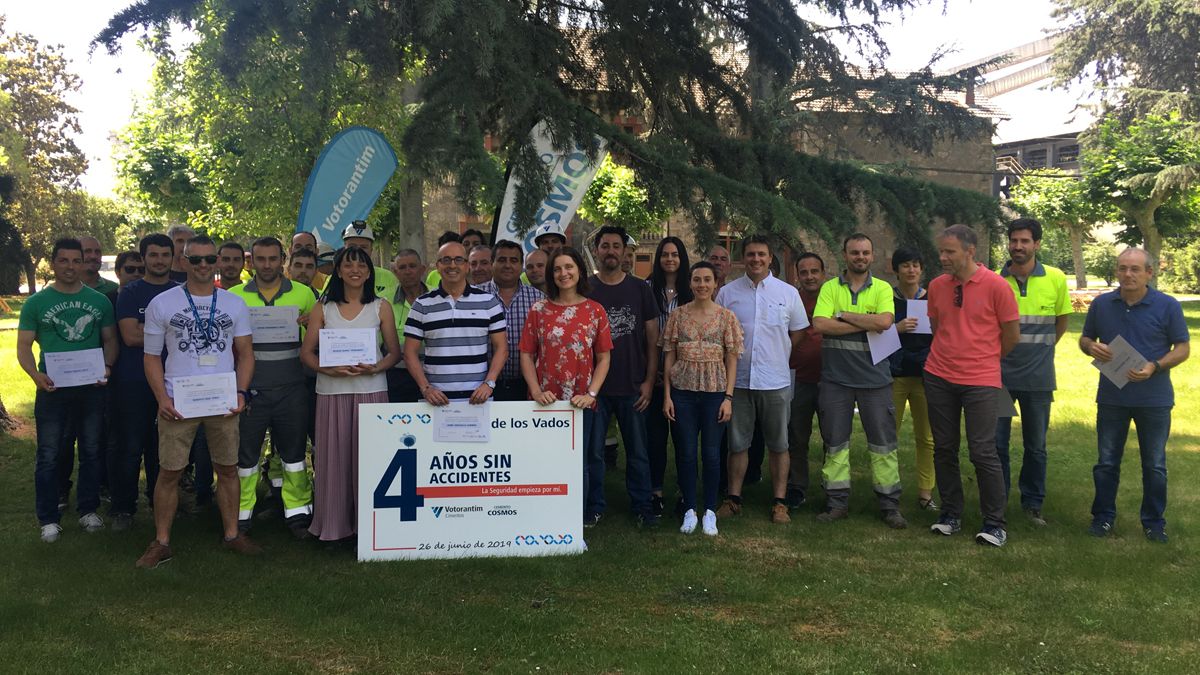 Celebración de la efemérides en Cosmos.