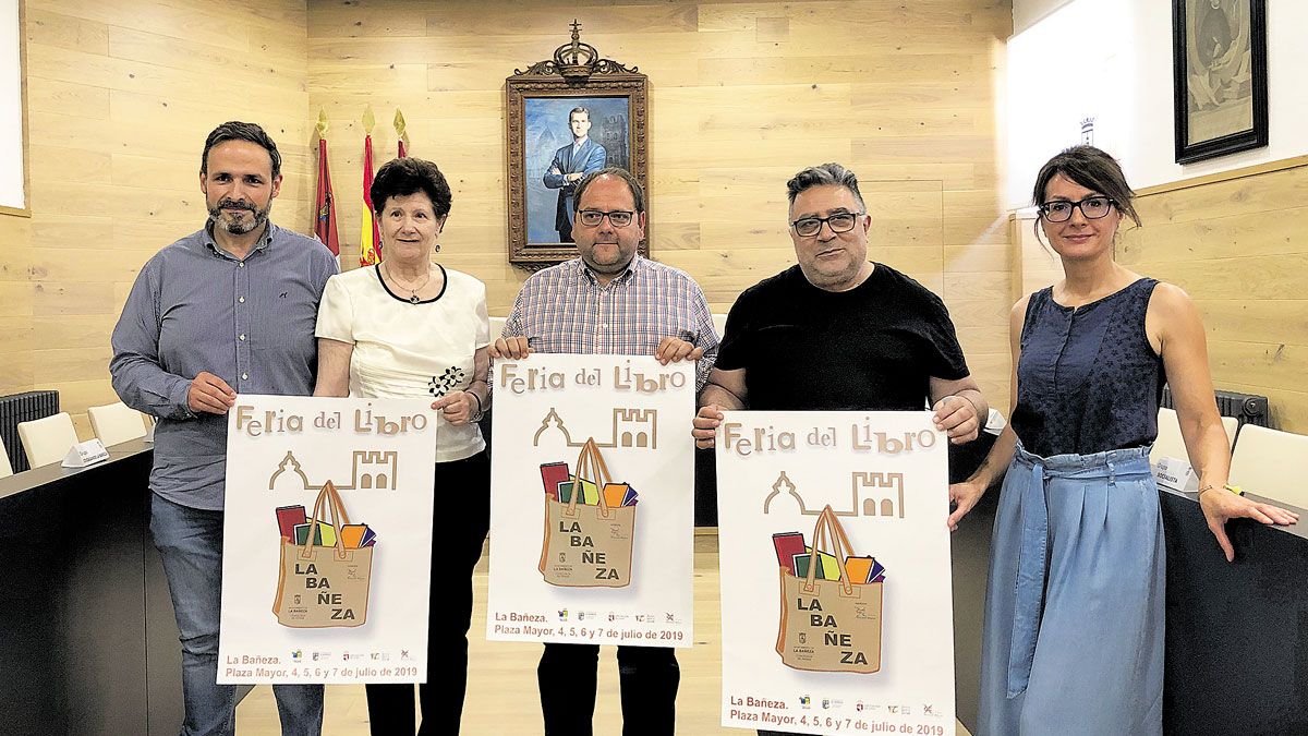 La feria fue presentada ayer en el Ayuntamiento de La Bañeza. | ABAJO