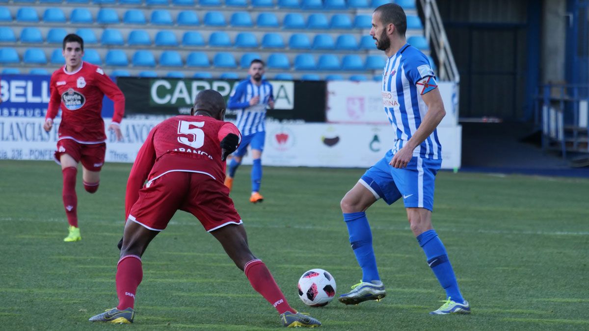 Yuri, durante el partido ante el Fabril en El Toralín. | FRANCISCO L. POZO