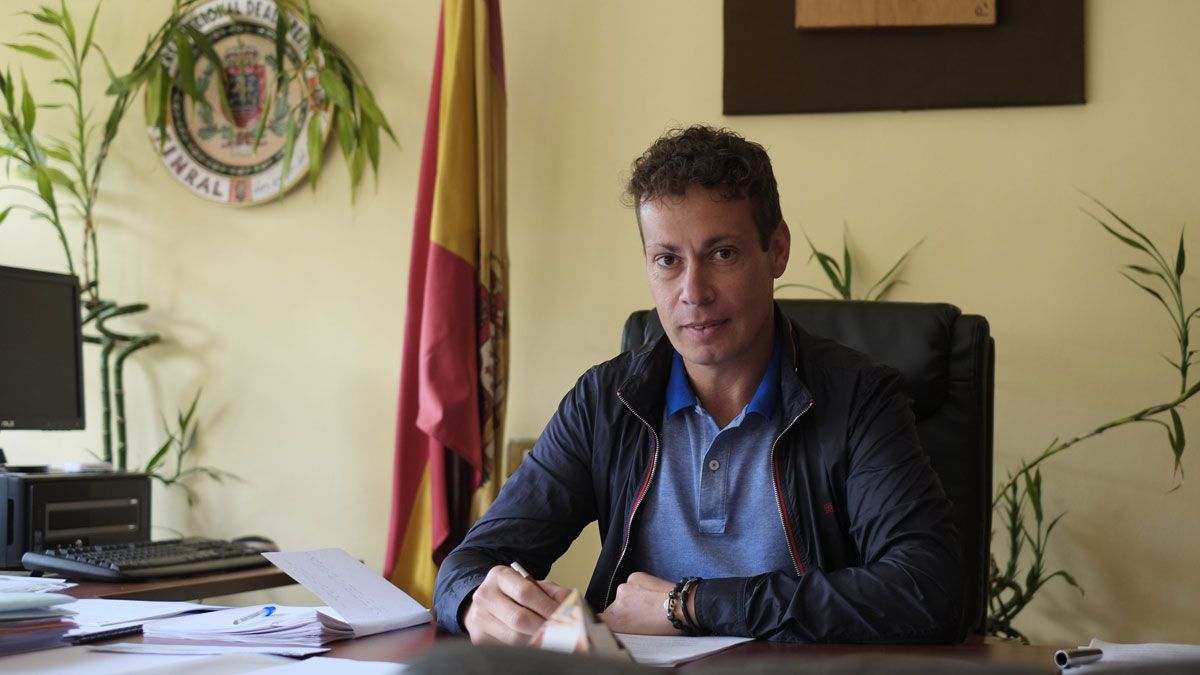 El socialista Mario Rivas afronta otros cuatro años al frente del Ayuntamiento de Villablino. | DANIEL MARTÍN El socialista Mario Rivas afronta otros cuatro años al frente del Ayuntamiento de Villablino. | DANIEL MARTÍN