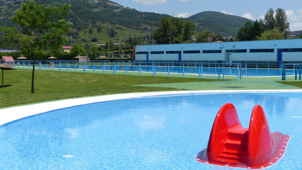 Las piscinas municipales, en la imagen, lo opción más refrescante para combatir los días de calor | L.N.C