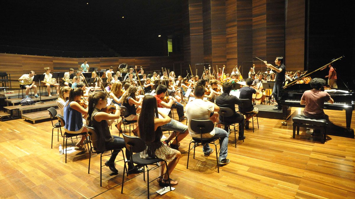 Imagen de archivo de los ensayos de la JOL (Joven Orquesta Leonesa) en el Auditorio | DANIEL MARTÍN