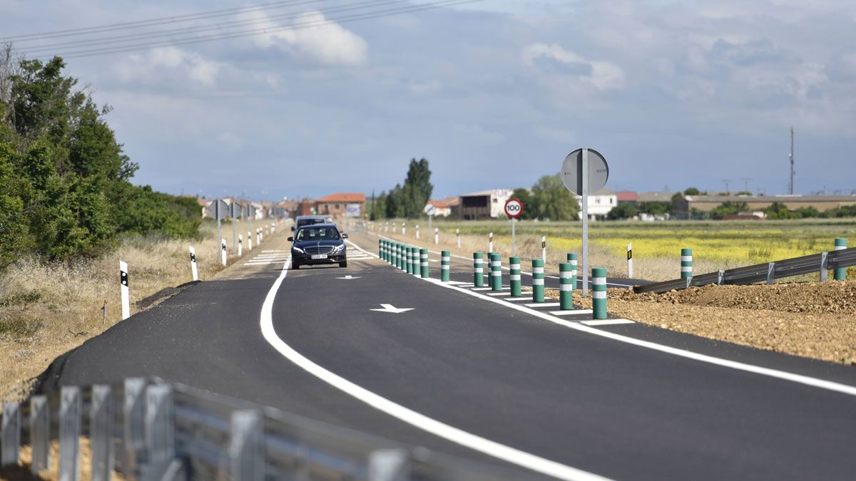 Imagen de archivo de las obras de las carreteras de León en 2018. | SAÚL ARÉN