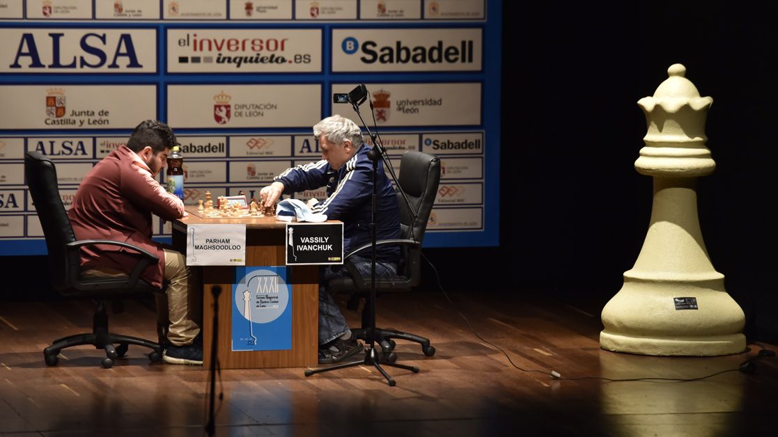 Maghsoodloo e Ivanchuk se enfrentaron en la final del Magistral de León. | SAÚL ARÉN