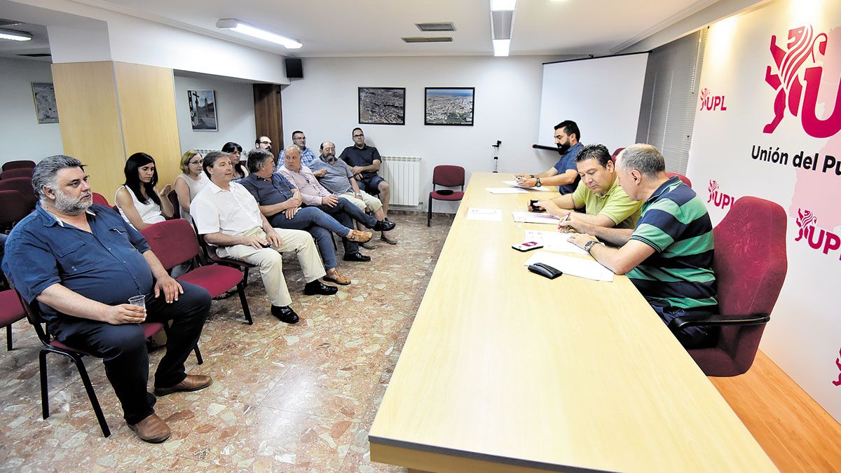 Un momento de la reunión del Consejo General de UPL de este jueves. | SAÚL ARÉN Un momento de la reunión del Consejo General de UPL de este jueves. | SAÚL ARÉN