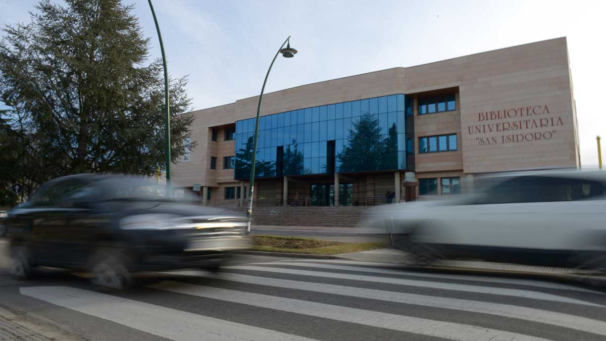 La biblioteca centra de la Universidad de León. | MAURICIO PEÑA