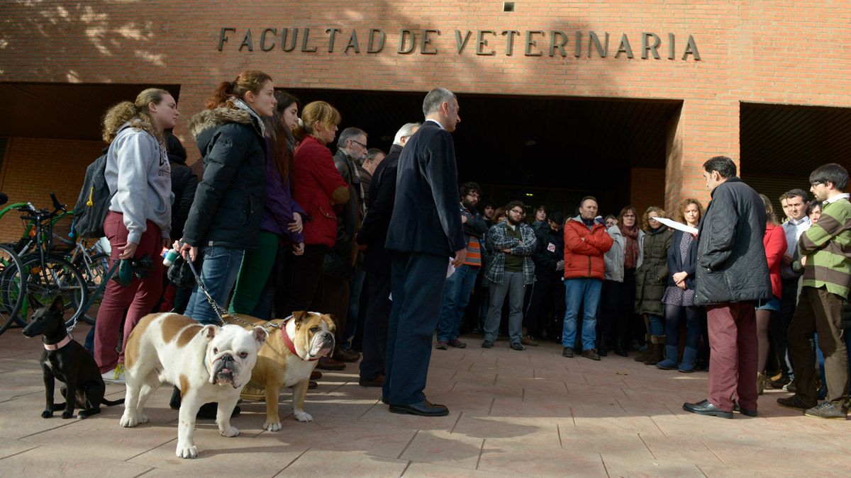 Protesta de hace varios años a las puertas de Veterinaria por la apertura de nuevas facultades. | MAURICIO PEÑA