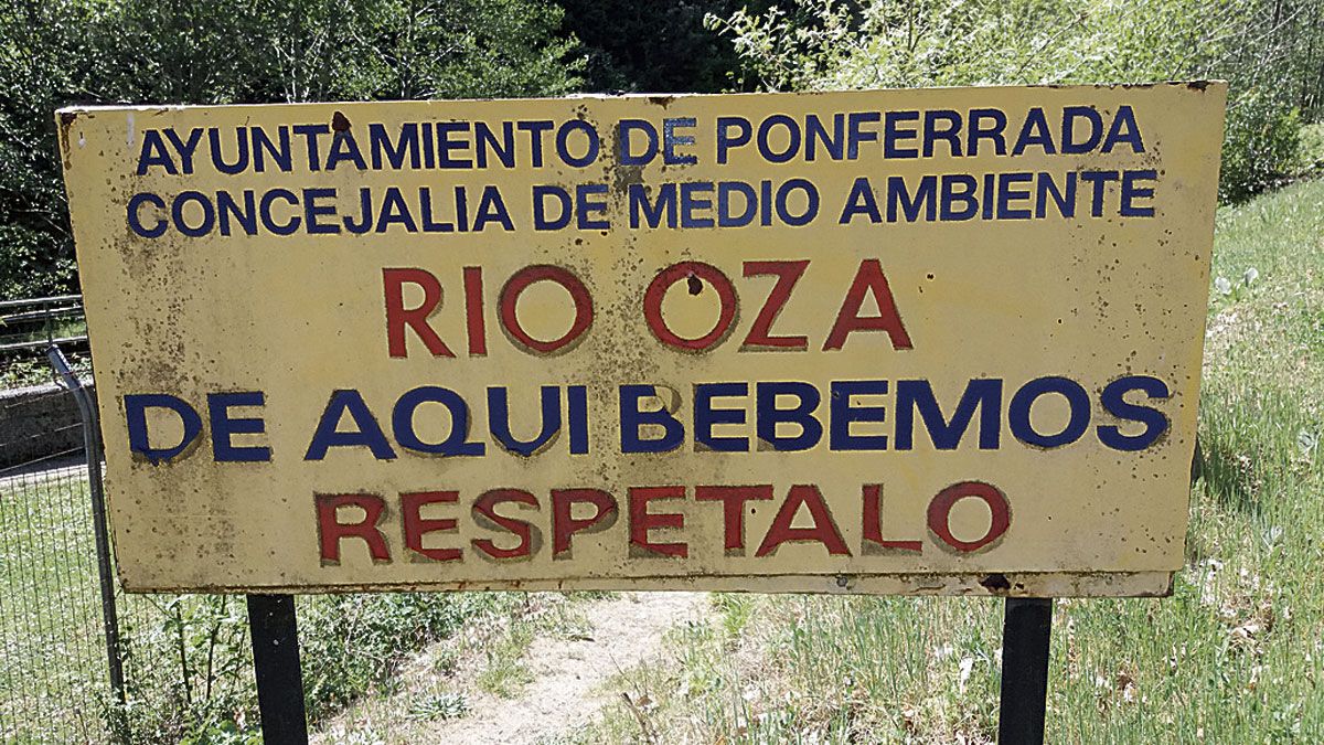 Un cartel que intenta que se tome conciencia sobre el uso y cuidados del agua.