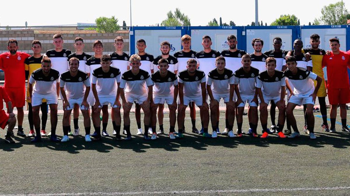 El Júpiter Leonés echó ayer a andar con muchas caras nuevas en su joven proyecto. | CYDLEONESA