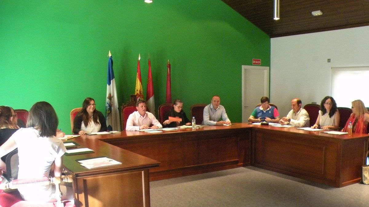 Un momento del pleno celebrado ayer por la mañana en La Pola.| E, NIÑO Un momento del pleno celebrado ayer por la mañana en La Pola.| E, NIÑO