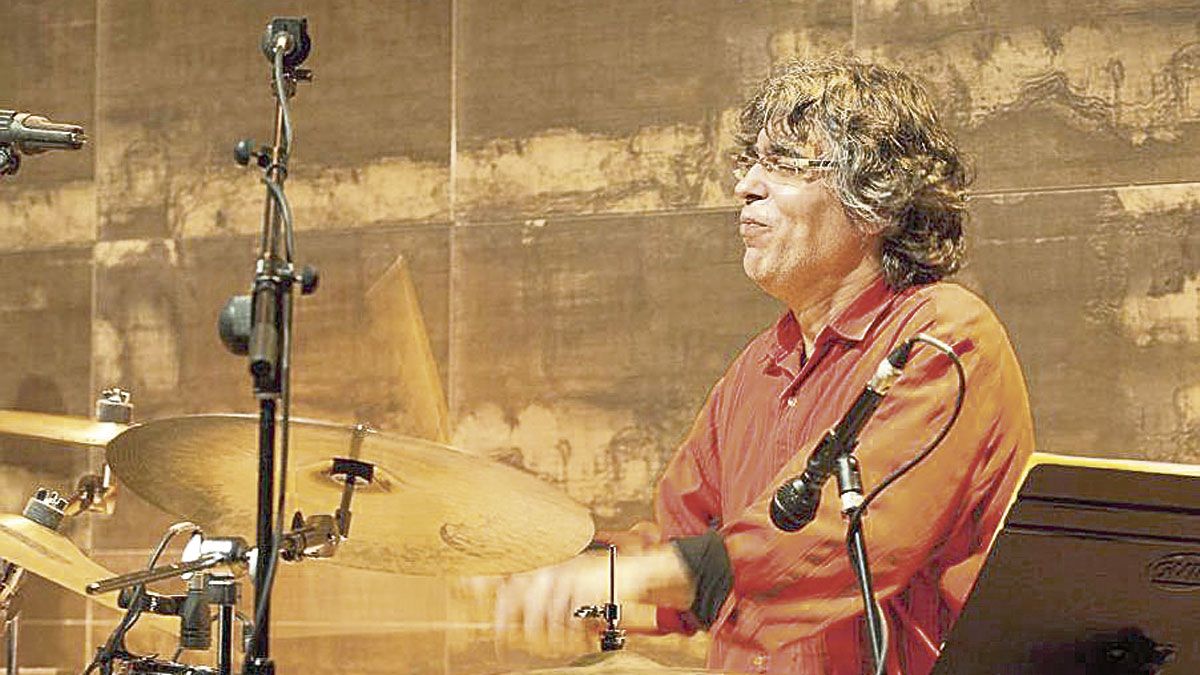 El baterista y percusionista canario lidera la formación que este viernes actúa en el IES ‘Legio VII’. | RUBÉN DE CÁNDIDO