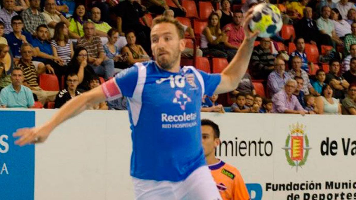 Fernando Hernández lanza en un choque con el Valladolid. | AS Fernando Hernández lanza en un choque con el Valladolid. | AS