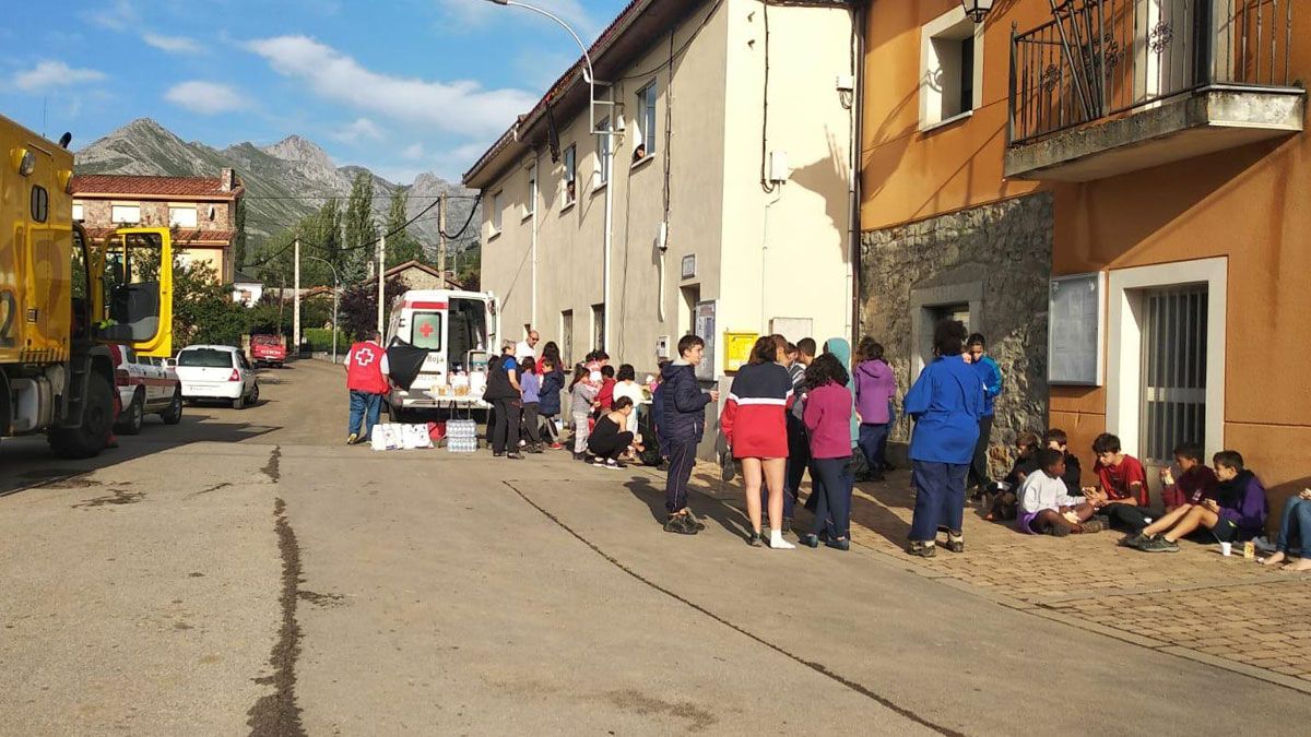 En la fotografía, uno de los campamentos que tuvo que ser evacuado y realojado en Acebedo. | L.N.C.