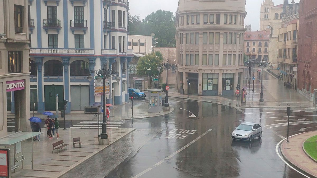 Vista de la Plaza de Santo Domingo con lluvias en la mañana del sábado. | N.C.
