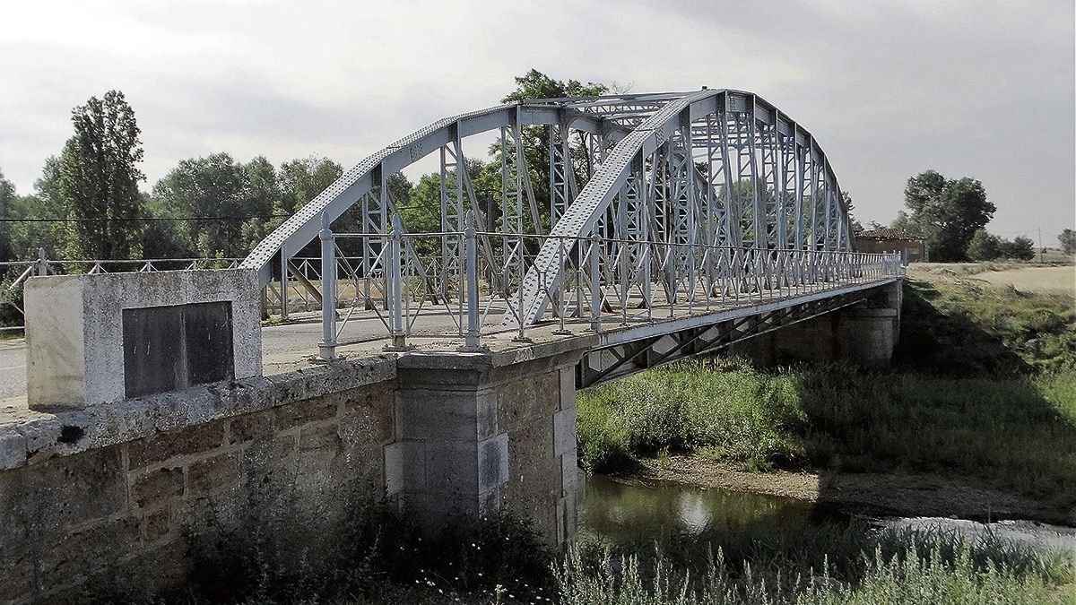 Este puente tiene una longitud total de 61 metros incluyendo sus potentes estribos. | LUIS SOLERA SELVI