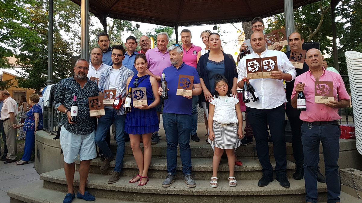 Entrega de premios a las bodegas de la DO León que ayer se hicieron con algún galardón en la 19ª Feria. | T.G.