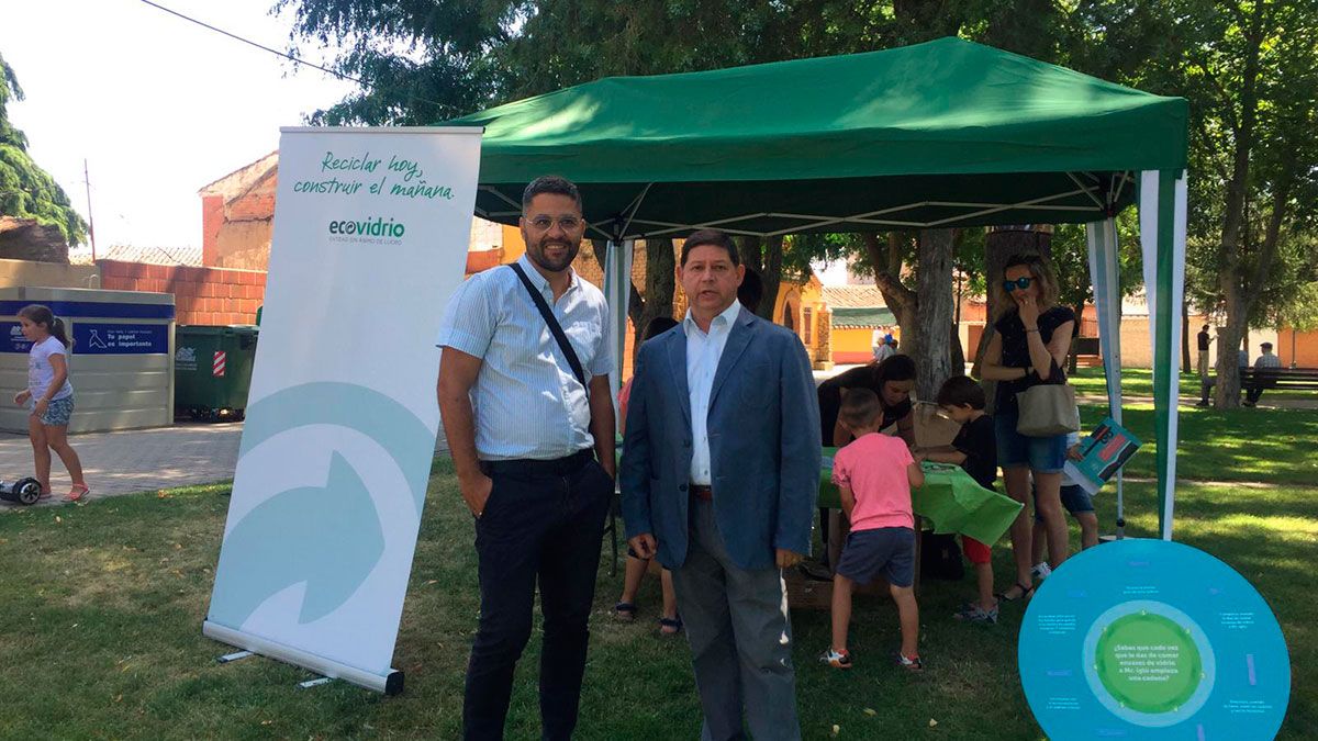 Representantes de Ecovidrio y Mansurle este fin de semana en Coyanza.