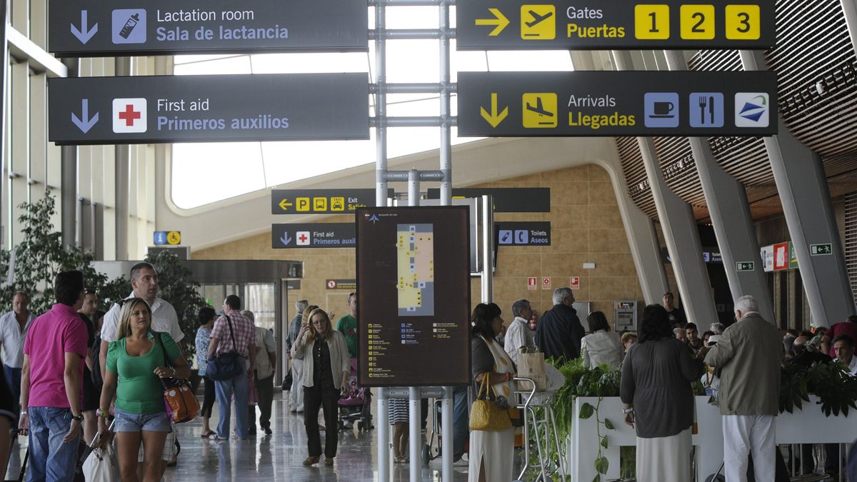 Los vuelos de verano suponen una de las épocas de mayor actividad del aeropuerto de León. | MAURICIO PEÑA