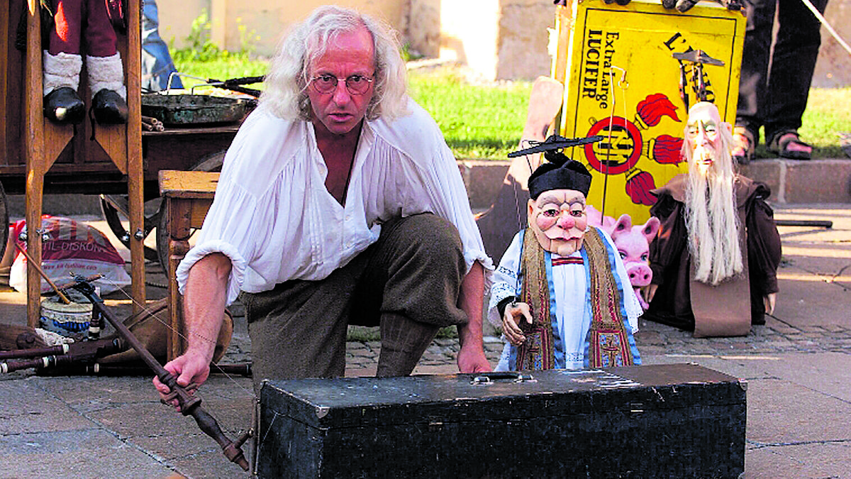 La compañía de títeres Puppentheater Plasjet llega este viernes desde Bélgica a Cerezales para comenzar una nueva edición de 'Arttítere'. | L.N.C La compañía de títeres Puppentheater Plasjet llega este viernes desde Bélgica a Cerezales para comenzar una nueva edición de 'Arttítere'. | L.N.C