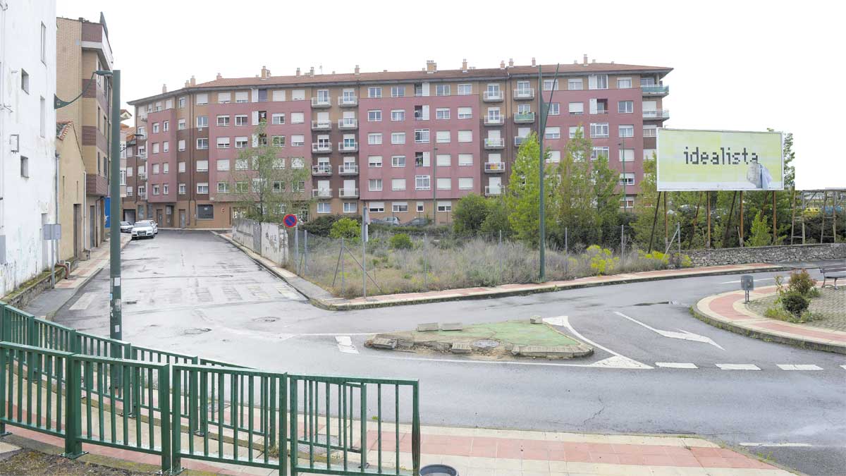 La edificación de Orozco Building en Trobajo del Camino fue embargada por la entidad bancaria ante los impagos de la constructora. :: mauricio peña