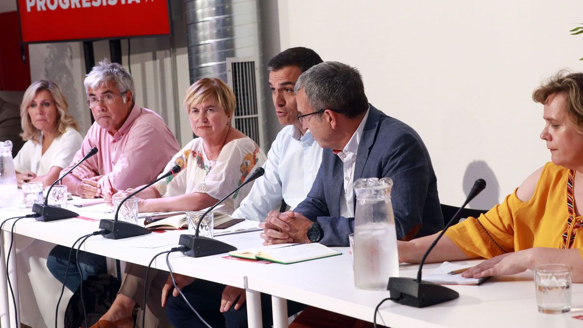 El presidente del Gobierno, Pedro Sánchez, se reúne con organizaciones de la lucha contra la despoblación. | ICAL