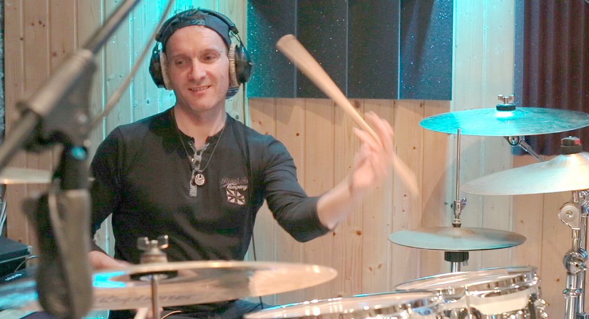El baterista, compositor y productor lacianiego Iván Taca.